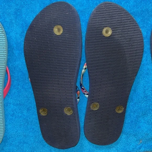5 Pairs of Flip Flops - Picture 9 of 13